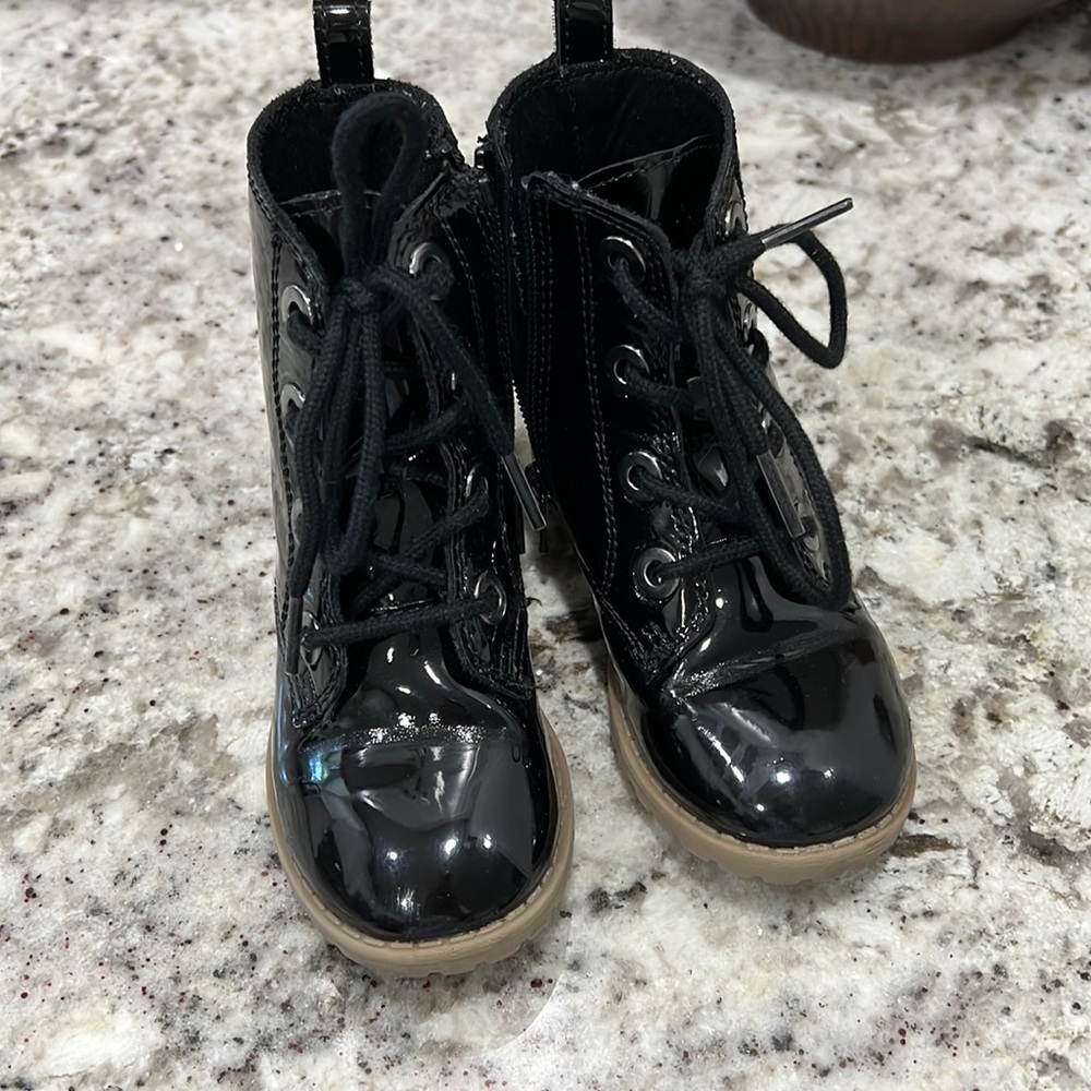Old navy toddler combat boots 🤍